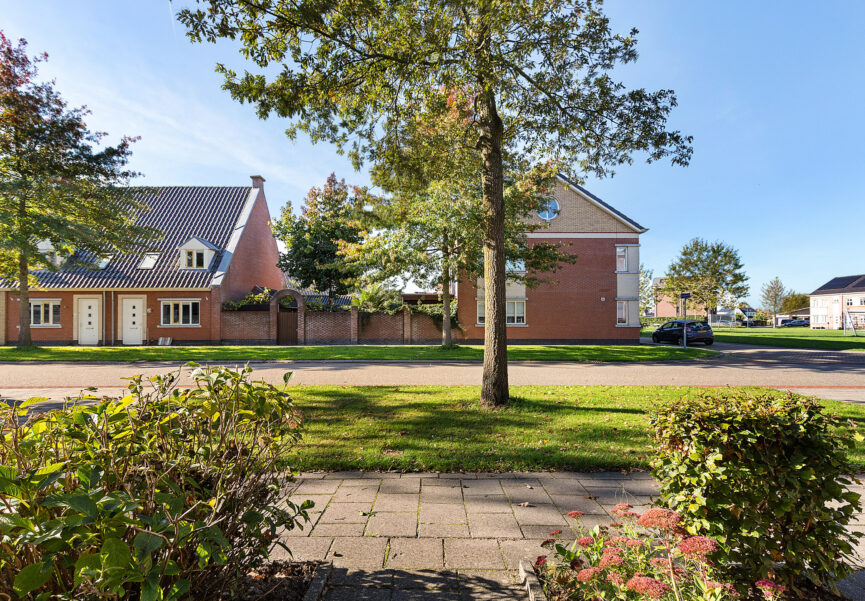 Tussenwoning te koop: Oer de Feart 54, Joure