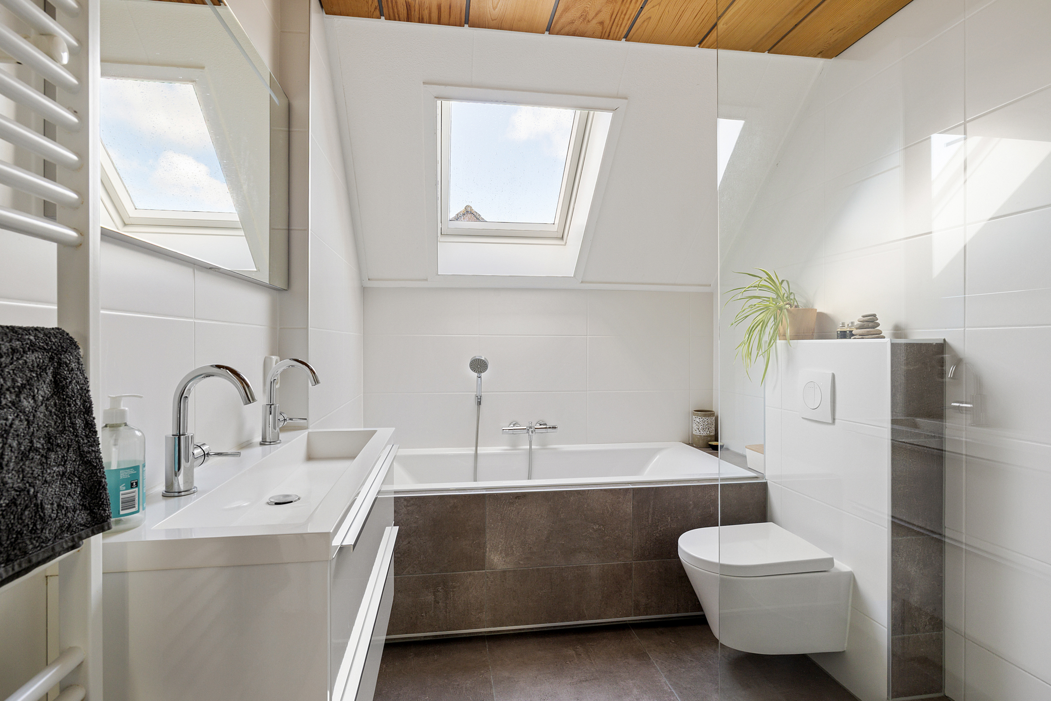Tussenwoning te koop: Walstro 54, Sneek